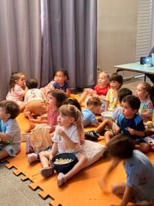 O Dia do Cinema encantou a Educação Infantil no Colégio Montessori.